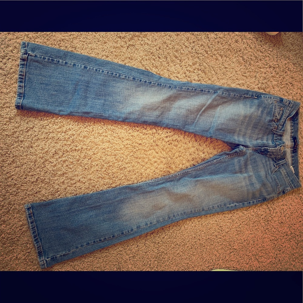 Levi’s 524 jeans in a size 5